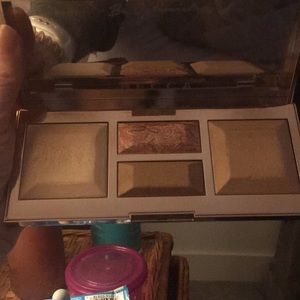 Becca Be a light palate